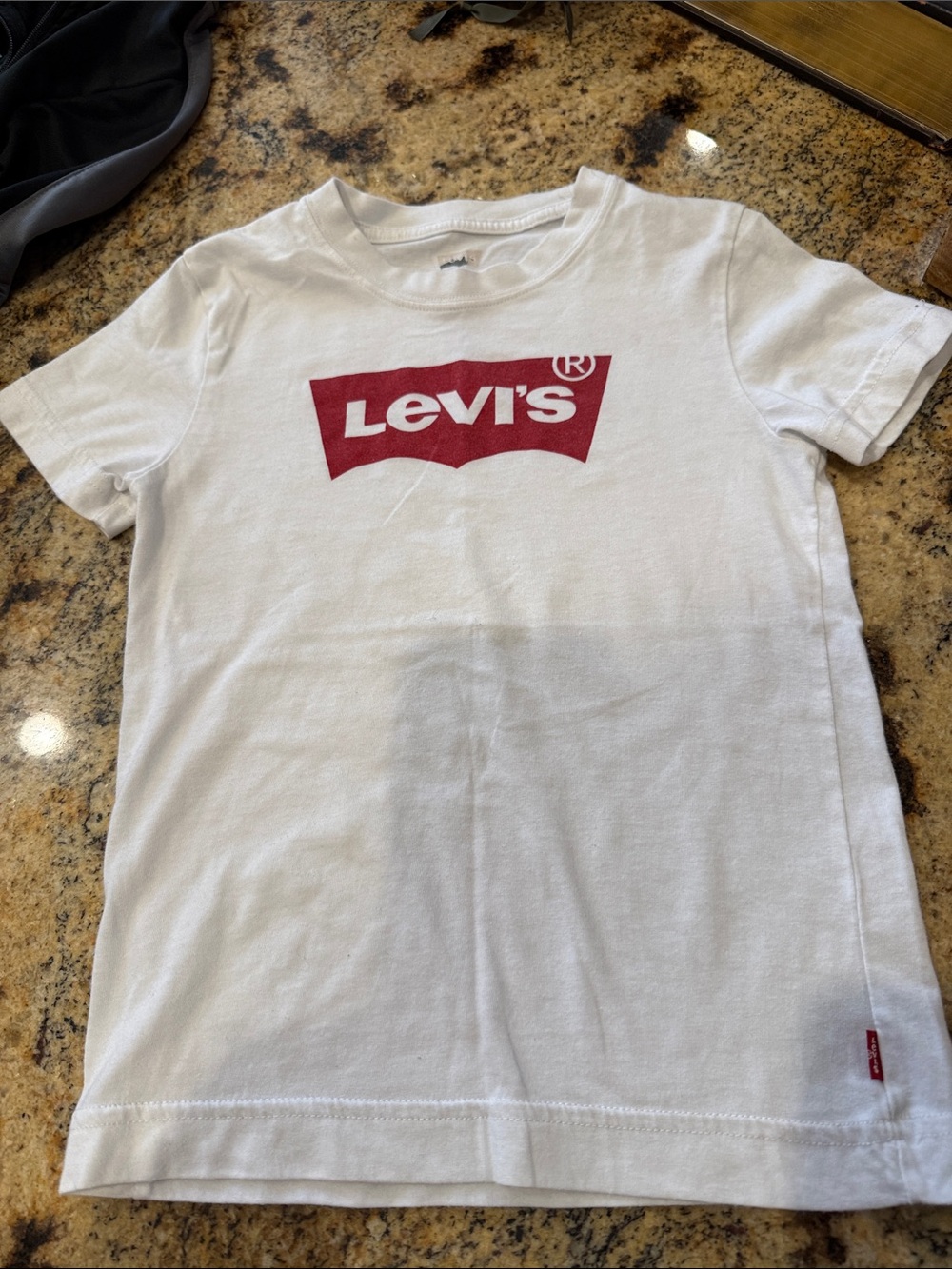 Levi's new SF White Short-Sleeve Tee with Red Batwing  Logo M
